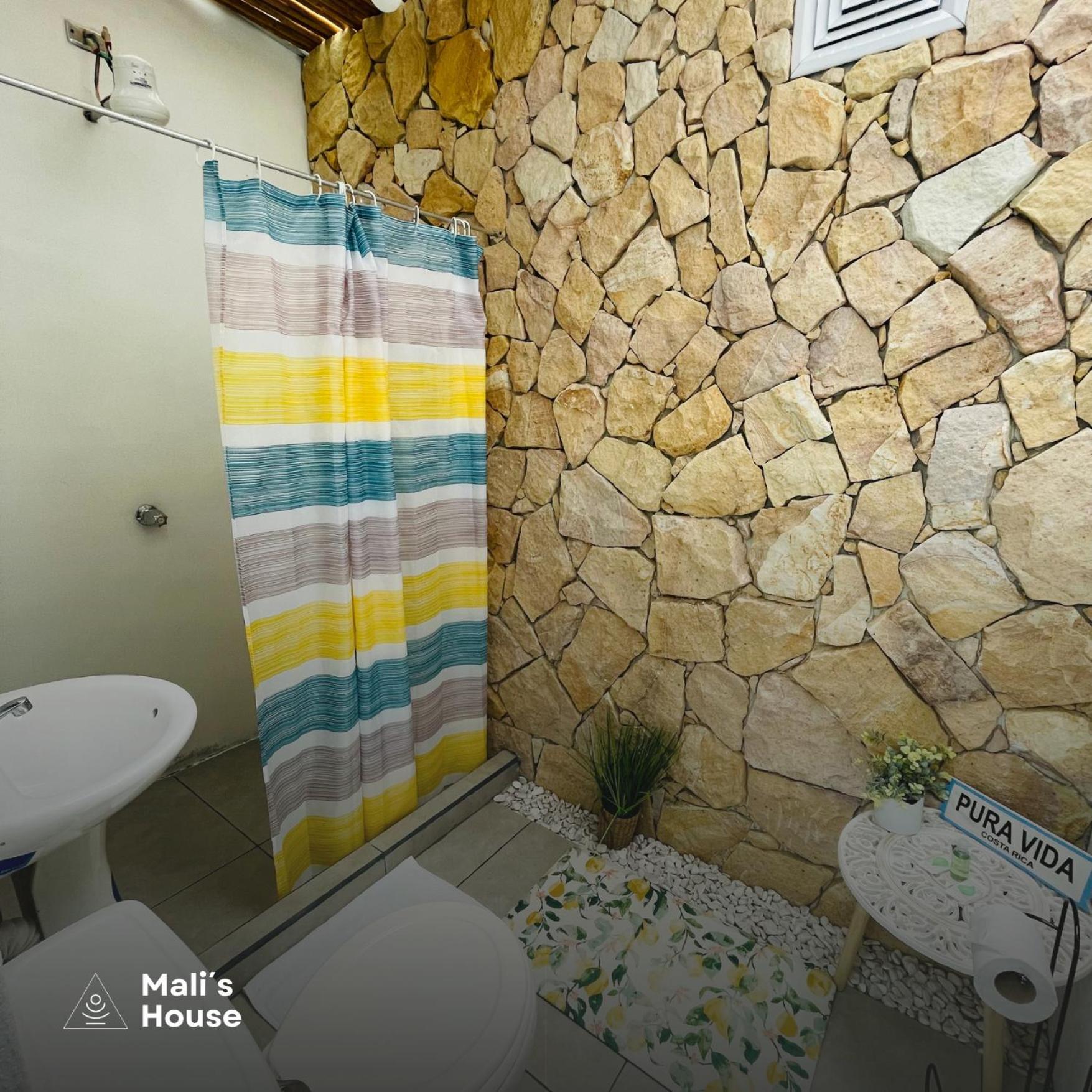 Mali'S House Hotel La Fortuna Bagian luar foto