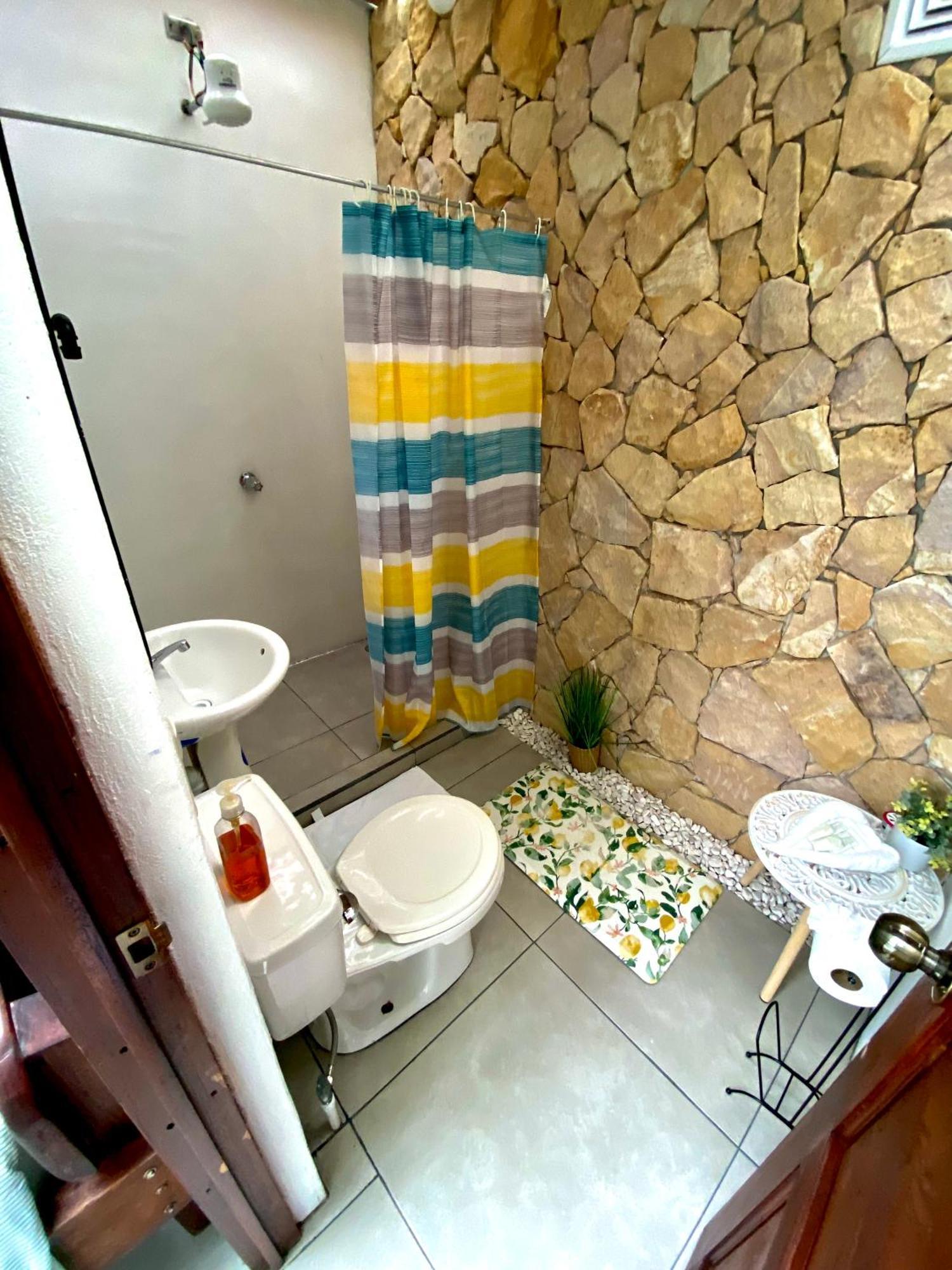Mali'S House Hotel La Fortuna Bagian luar foto