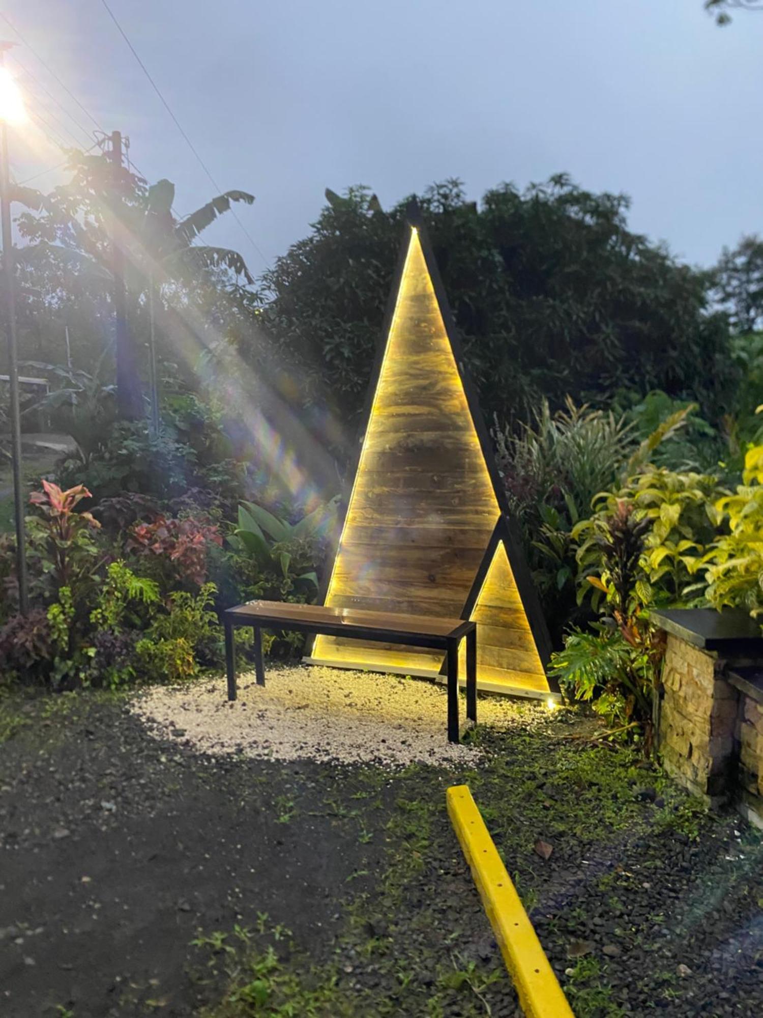 Mali'S House Hotel La Fortuna Bagian luar foto